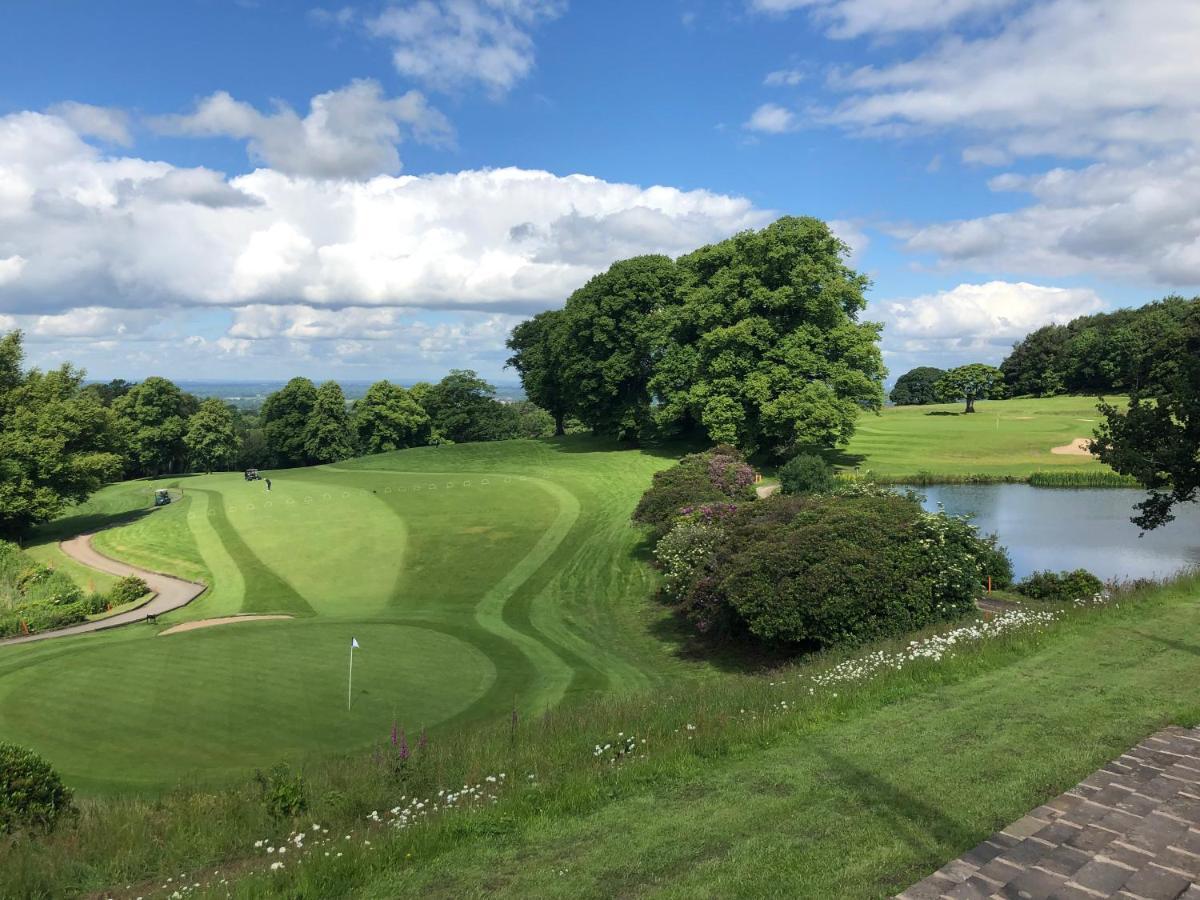 Shrigley Hall Чедл